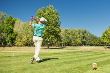 Golfçü sayısı topu demir kulübü ile