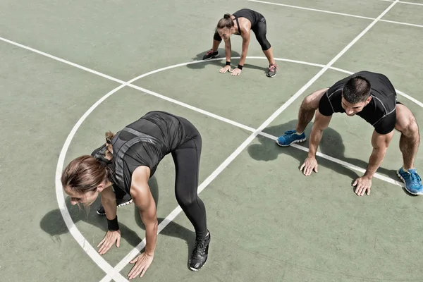 Persone che fanno Spider esercizio a piedi — Foto Stock