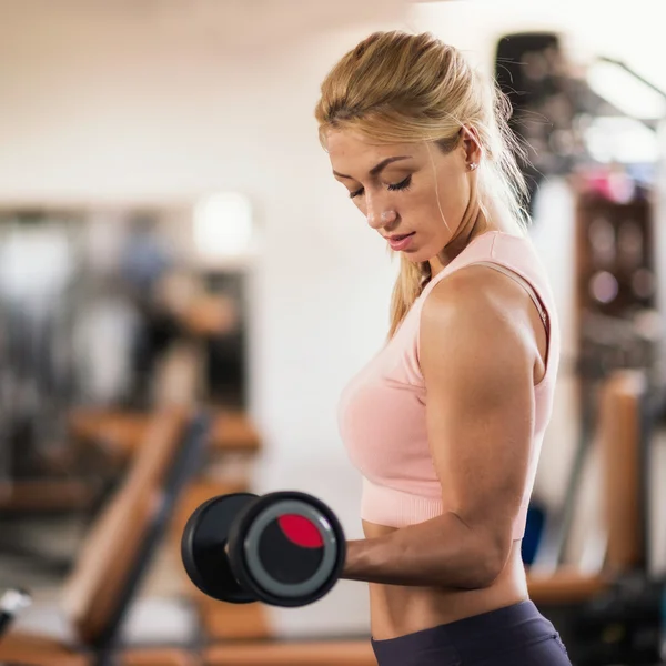 Jovem mulher atraente Exercício — Fotografia de Stock