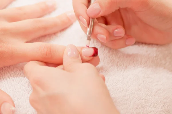 Franse manicure procedure — Stockfoto