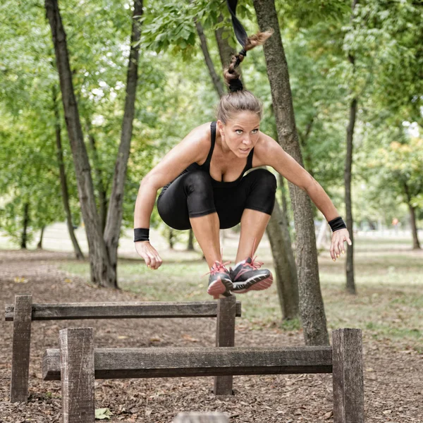 Crossfit athlete on fitness trail — Stock Photo, Image