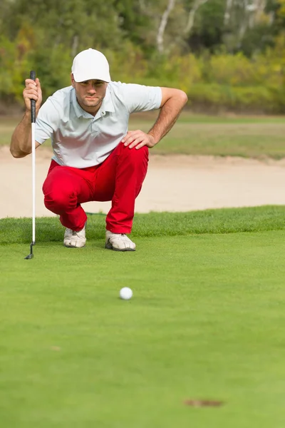 Golfista sul campo di gioco — Foto Stock