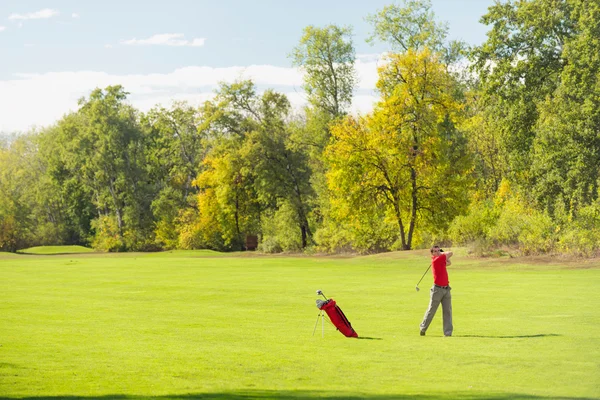 Mužské golfista chystá hrát — Stock fotografie