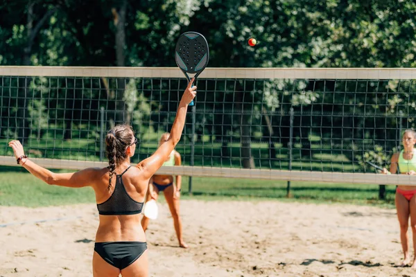 Femmes Jouant Tennis Plage — Photo