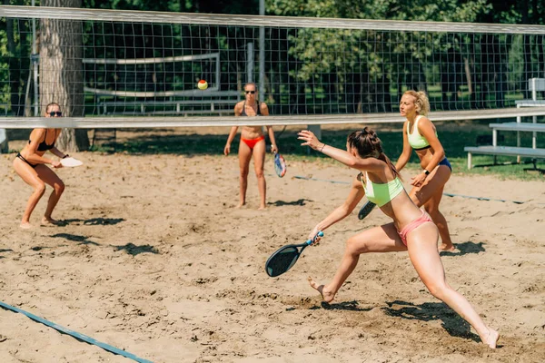 Γυναικείο Παιχνίδι Beach Tennis Match — Φωτογραφία Αρχείου