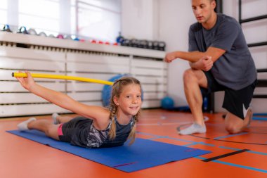 Çubuklu çocuklar için destek egzersizi