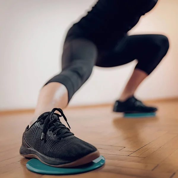 Mujer Haciendo Ejercicio Disco Deslizante — Foto de Stock