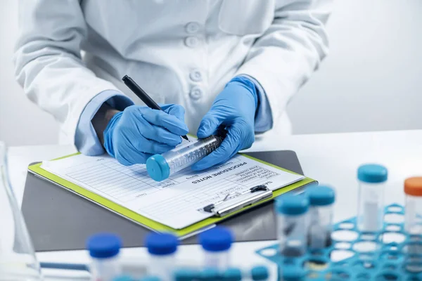 Προετοιμασία Του Δείγματος Για Δοκιμές Φυτοφαρμάκων Στο Εργαστήριο Δείγματα Σήμανσης — Φωτογραφία Αρχείου