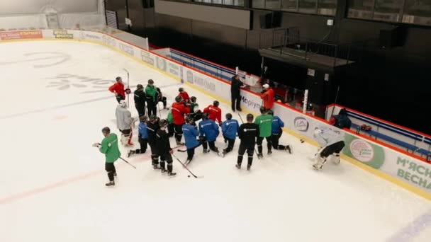 Mariupol, région de Donetsk, Ukraine 11.21.2020 Équipe de hockey au championnat de hockey sur glace — Video