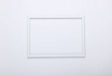 Beyaz arkaplanda kopyalama alanı için boş çerçeve. Minimalizm