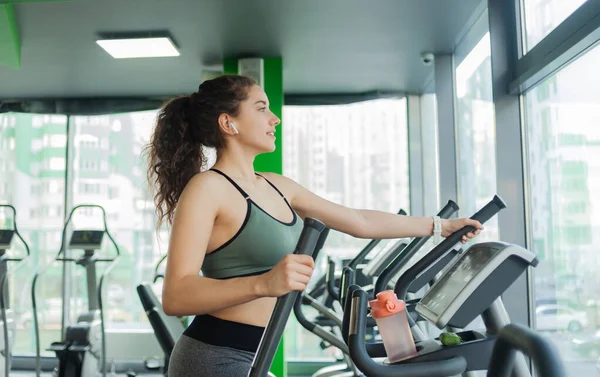 Young Attractive Woman Warming Elliptical Exercise Machine Gym Fitness Healthy — Stock Photo, Image