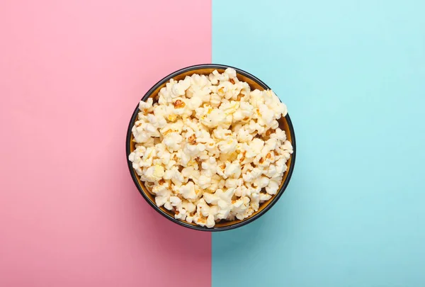 Cuenco Palomitas Maíz Sobre Fondo Pastel Azul Rosado Concepto Ocio — Foto de Stock