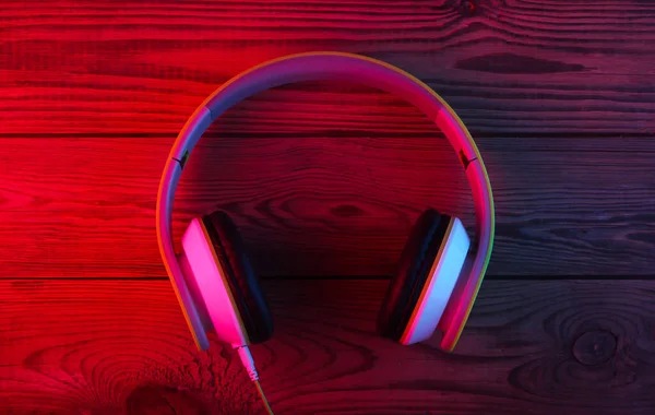 Modern Stereo Wire Headphones Neon Red Blue Light Gradient Glow — Stock Photo, Image