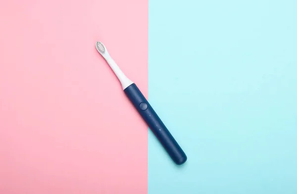 Moderne Elektrische Tandenborstel Blauw Roze Pastel Achtergrond Bovenaanzicht Tandverzorging Minimalisme — Stockfoto