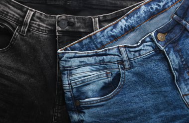 Siyah ve mavi kotlar yakın plan.