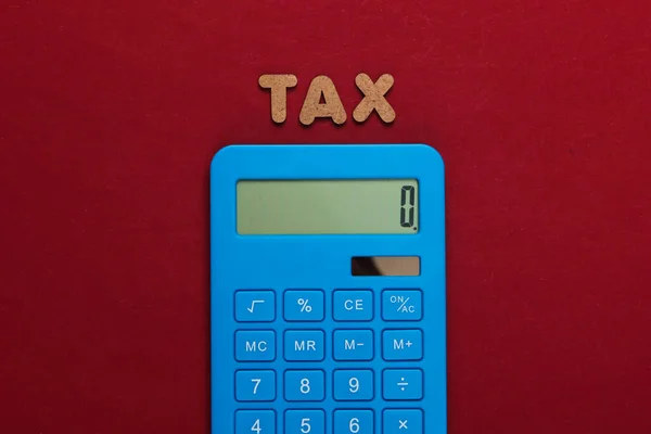 Calculatrice Avec Mot Taxe Sur Fond Rouge Vue Dessus — Photo