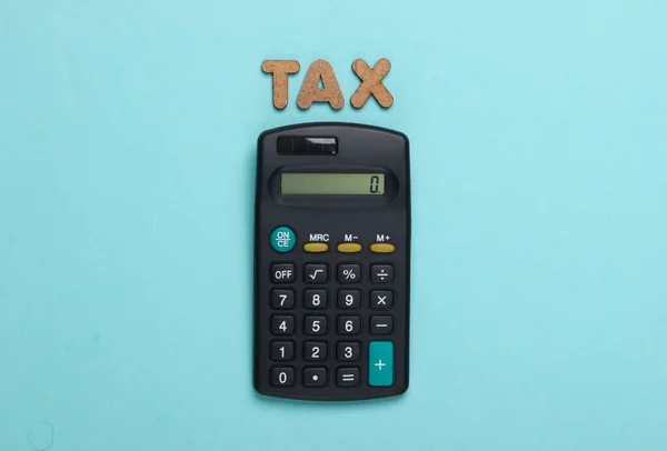 Calculatrice Avec Mot Taxe Sur Fond Bleu Vue Dessus — Photo