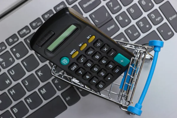Розрахунок Вартості Онлайн Покупки Торговий Візок Калькулятором Клавіатурі — стокове фото