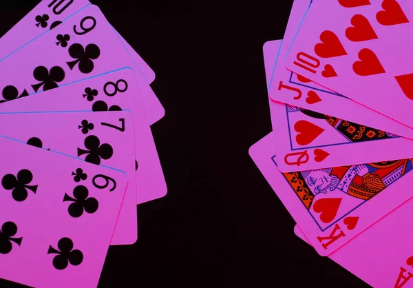 Combinación Cartas Poker Escalera Color Luz Rosa Neón Fondo Oscuro — Foto de Stock