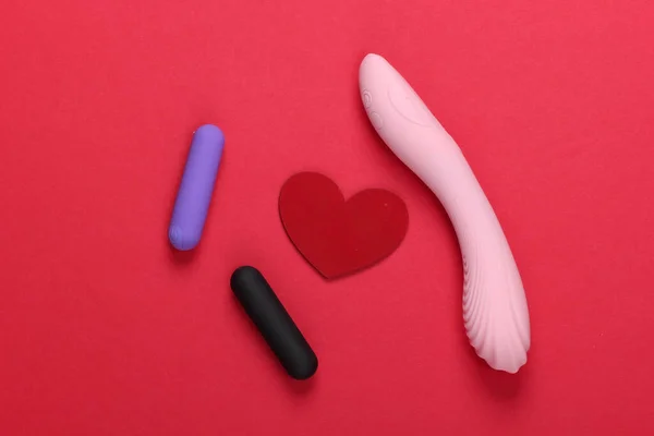Concept Sexe Sex Toys Coeur Rouge Sur Fond Rouge Vue — Photo