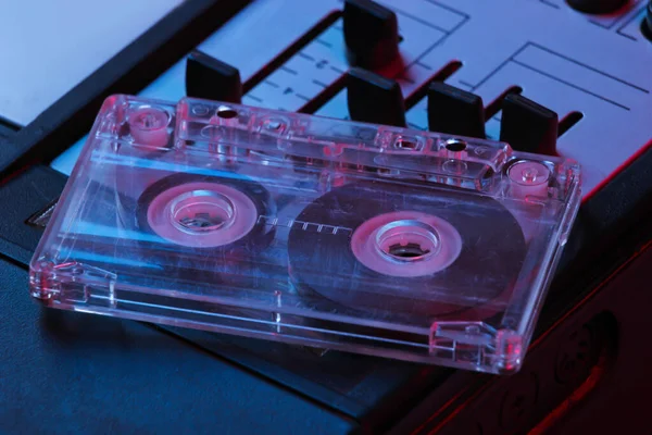 Sintonizzatori Console Con Audiocassetta Luce Neon Rosa Blu — Foto Stock