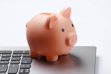 Dizüstü bilgisayarda kumbarayı kapat.