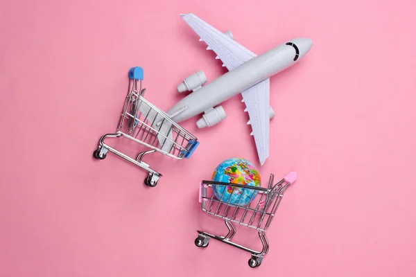 Livraison Air Supermarché Mondial Chariot Avec Globe Figurine Avion Sur — Photo