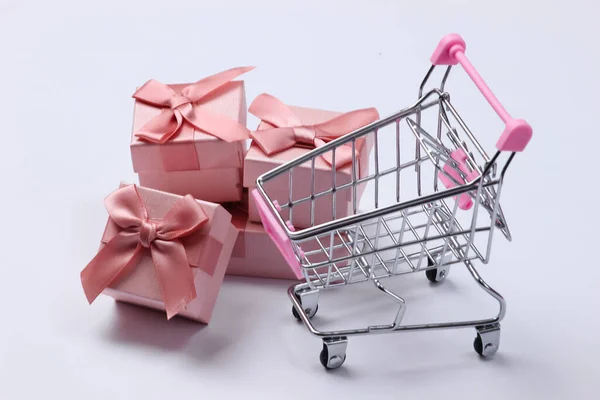 Supermarket Trolley Gift Boxes White Background — Stock Photo, Image