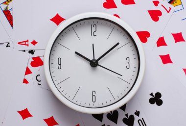 İskambil kağıdına bak. Üst Manzara. Oyun bağımlılığı