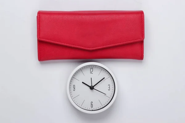 Est Temps Gagner Argent Dépôt Horloge Blanche Portefeuille Rouge Sur — Photo