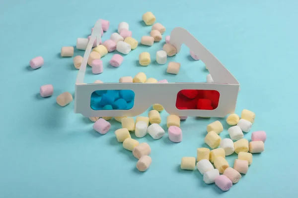 Anaglyph Óculos Papel Descartáveis Com Marshmallows Fundo Azul Pop Art — Fotografia de Stock