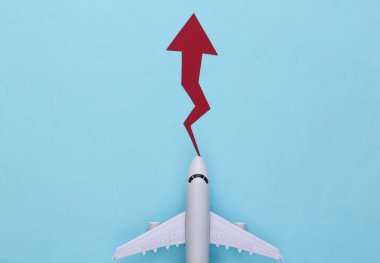 Mavi arka planda büyüme oku olan bir uçak. Üst görünüm