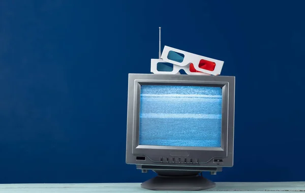 Antena Staromodny Odbiornik Telewizyjny Retro Anaglifem Okulary Stereo Klasycznym Niebieskim — Zdjęcie stockowe
