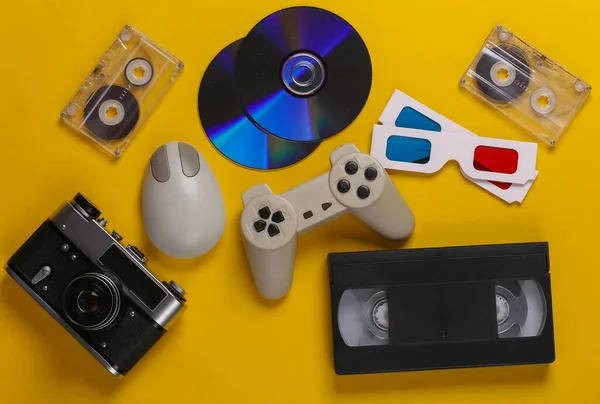Ρέτρο Ψυχαγωγία Χαρακτηριστικά Gadgets 80S Πληκτρολόγιο Ποντίκι Συμπαγείς Δίσκοι Gamepad — Φωτογραφία Αρχείου