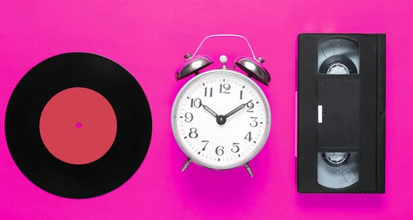 Retro Vinyl Record Old Alarm Clock Video Tape Pink Background — Stock Photo, Image