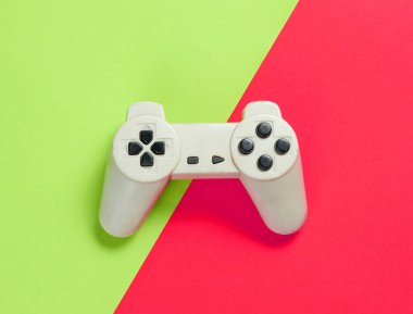 Yeşil turuncu kağıt arkaplan, üst görünüm, minimalizm üzerinde Retro tarzı oyun sahası