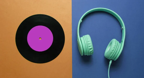 Estilo Retro Grabación Vinilo Auriculares Sobre Fondo Naranja Azul Vista —  Fotos de Stock