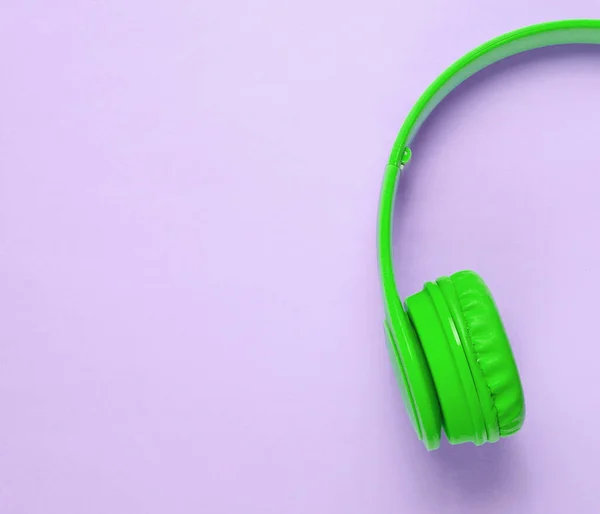 Half Mint Green Headphones Purple Pastel Background Top View Copy — Stock Photo, Image