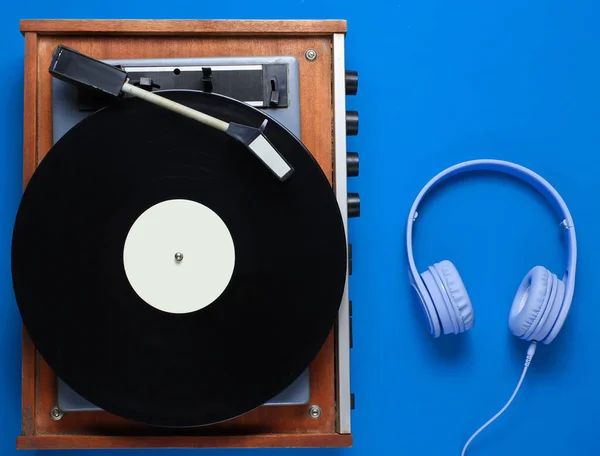 Retro Reproductor Discos Vinilo Auriculares Sobre Fondo Azul Vista Superior — Foto de Stock