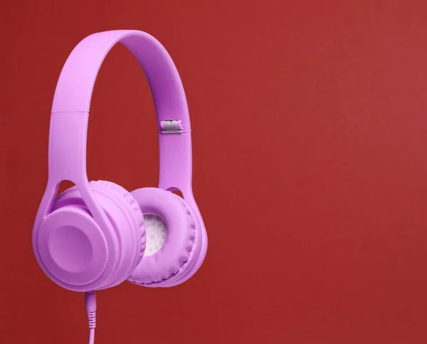 Surround Photo Purple Headphones Red Background Copy Space — Stock Photo, Image