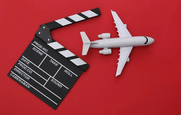 Tablero Aplausos Película Avión Sobre Fondo Rojo Industria Cinematográfica Entretenimiento — Foto de Stock