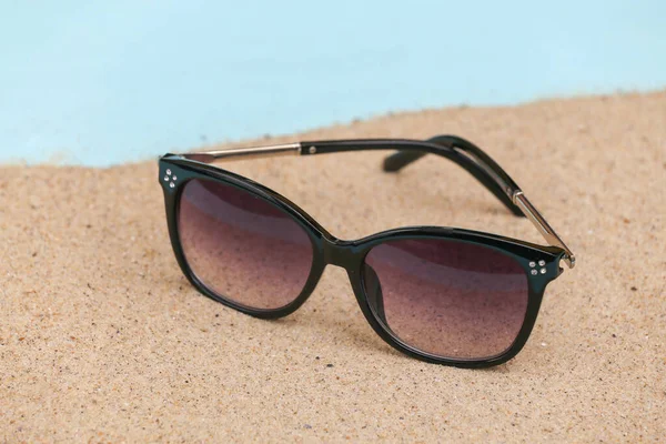 Letní Plážová Dovolená Koncept Sluneční Brýle Písku — Stock fotografie