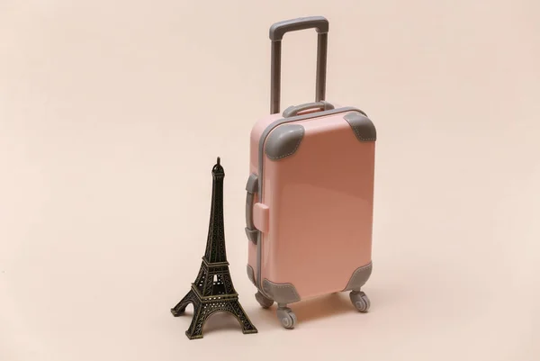 Viaggiato Parigi Mini Valigia Viaggio Plastica Statuetta Della Torre Eiffel — Foto Stock