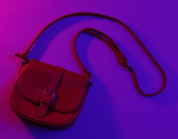 Bovenaanzicht Foto Van Modieuze Rode Leren Tas Met Blauw Roze — Stockfoto