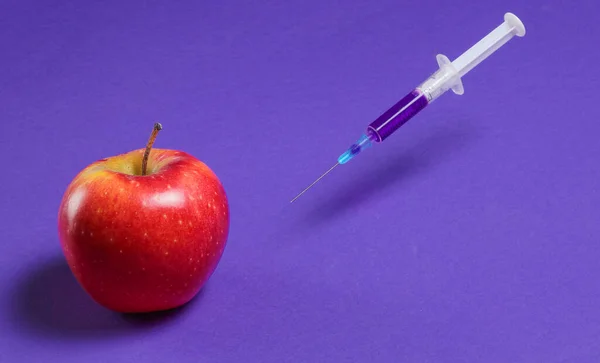 Genetically Modified Red Apple Syringes Purple Background Fruit Concept Minimal — Stock Photo, Image