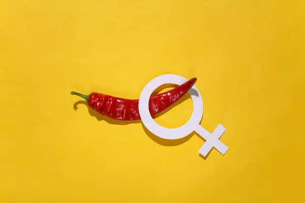 Sex Konzept Venus Weibliches Geschlechtssymbol Und Rote Chilischote Männlicher Symbolmetapher — Stockfoto