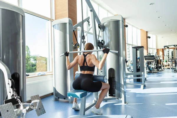 Beautiful Young Fit Woman Working Out Pull Lat Machine Gym — Stock Photo, Image