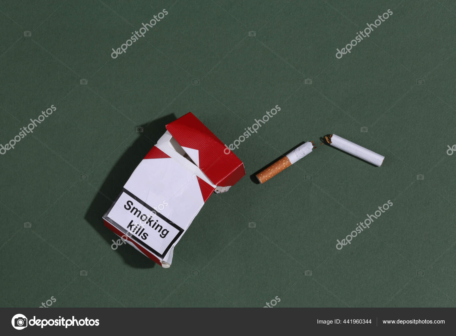 Sluttet Røyke Knust Pakning Brukket Sigarett Grønn Bakgrunn – stockfoto ©  split271992.gmail.com #441960344, image size:1600x1181