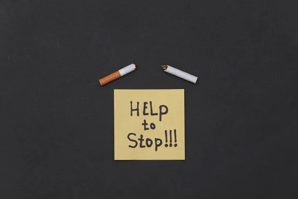 Memo Pedazo Papel Con Lema Ayudar Detener Romper Cigarrillo Fondo — Foto de Stock