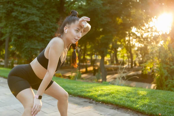 Mujer Forma Cansada Ropa Deportiva Parque Amanecer — Foto de Stock